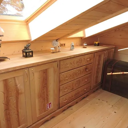 Gluehwuermchenhuette Und Romantikhuette * Ratten