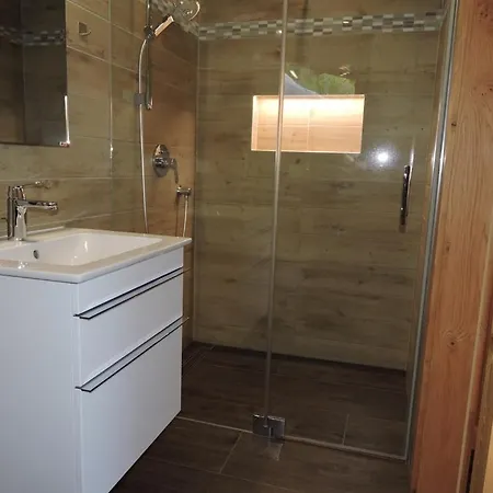 Gluehwuermchenhuette Und Romantikhuette Ratten