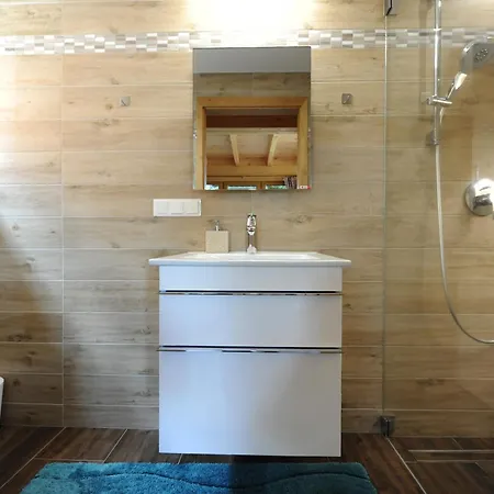 Gluehwuermchenhuette Und Romantikhuette Раттен