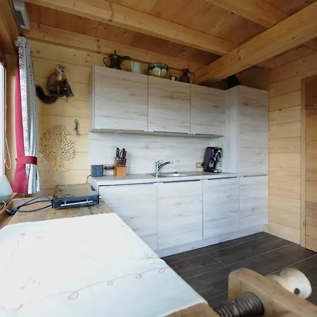 Gluehwuermchenhuette Und Romantikhuette