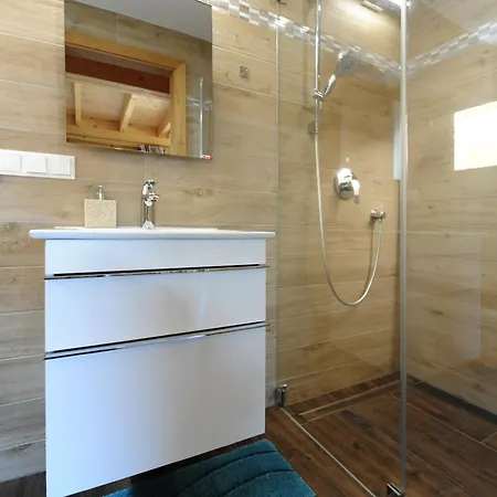 Gluehwuermchenhuette Und Romantikhuette *