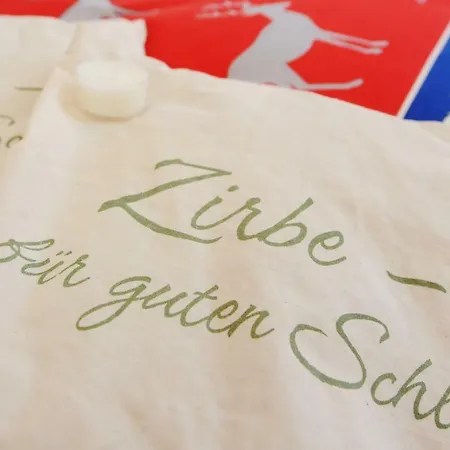 Gluehwuermchenhuette Und Romantikhuette Domek alpejski *