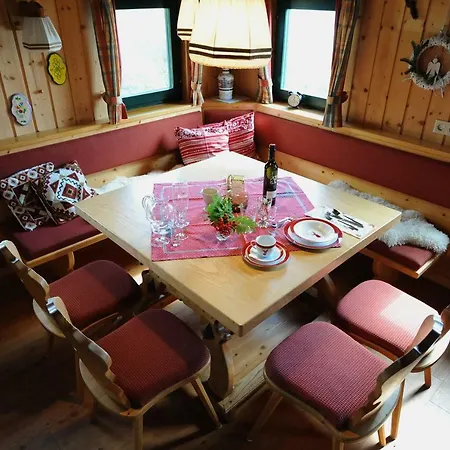 Gluehwuermchenhuette Und Romantikhuette * Ratten