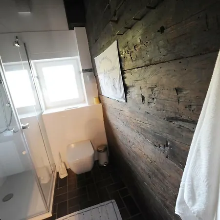 Gluehwuermchenhuette Und Romantikhuette