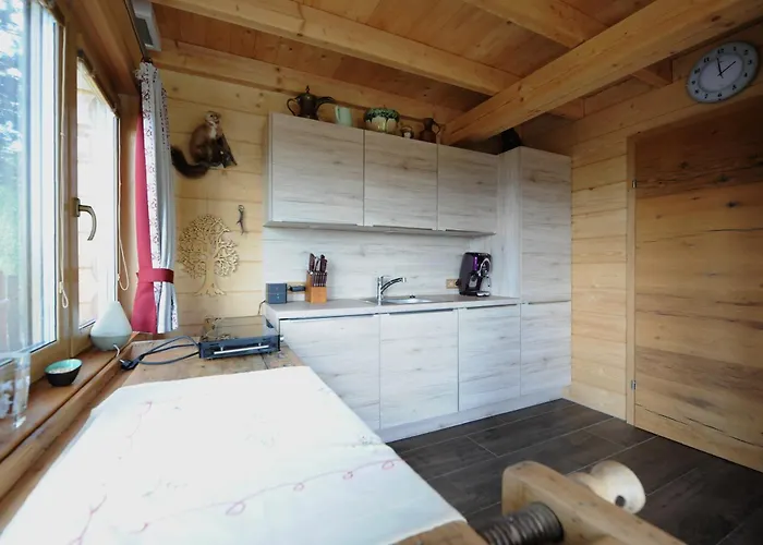 Gluehwuermchenhuette Und Romantikhuette