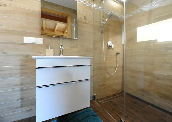 Gluehwuermchenhuette Und Romantikhuette *