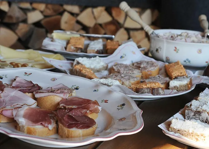 Gluehwuermchenhuette Und Romantikhuette * Раттен