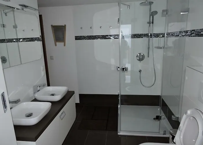 Gluehwuermchenhuette Und Romantikhuette Шале Раттен