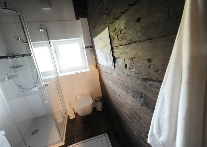 Gluehwuermchenhuette Und Romantikhuette