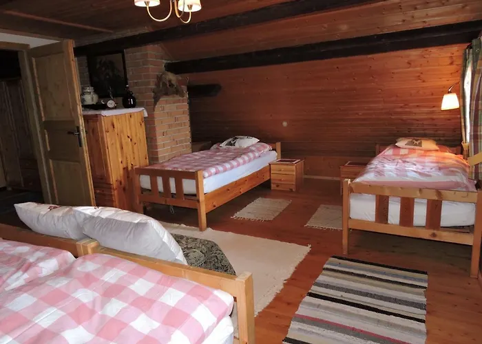 Gluehwuermchenhuette Und Romantikhuette